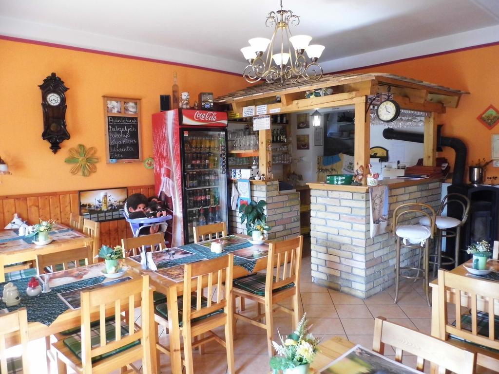 Bakonyi Apartmanház Eplény Esterno foto
