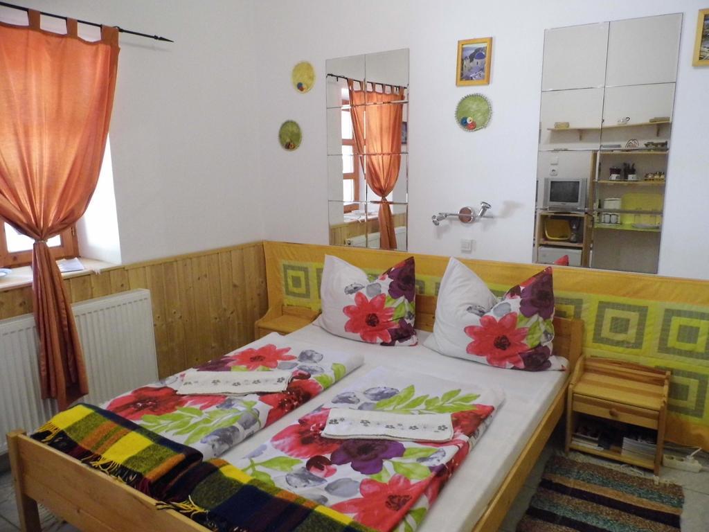 Bakonyi Apartmanház Eplény Esterno foto
