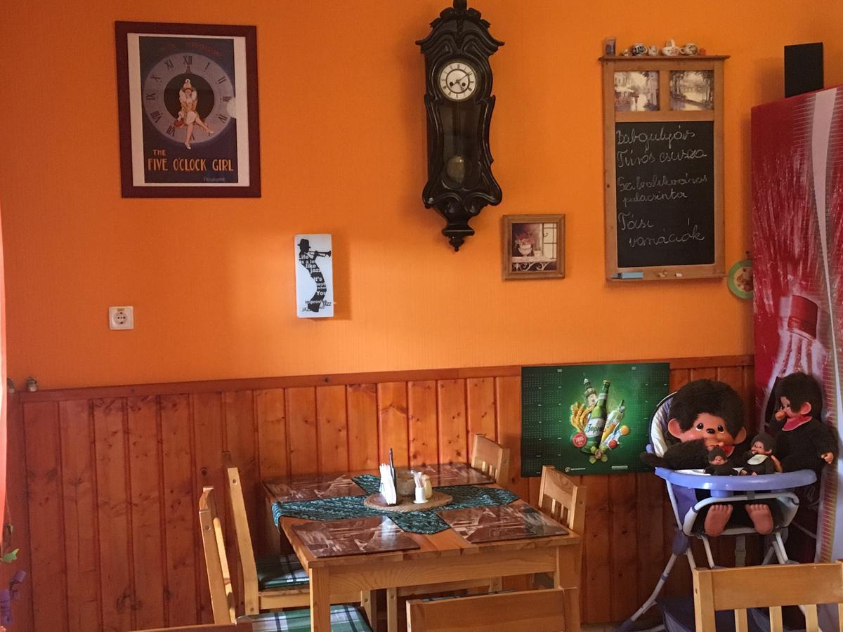 Bakonyi Apartmanház Eplény Esterno foto