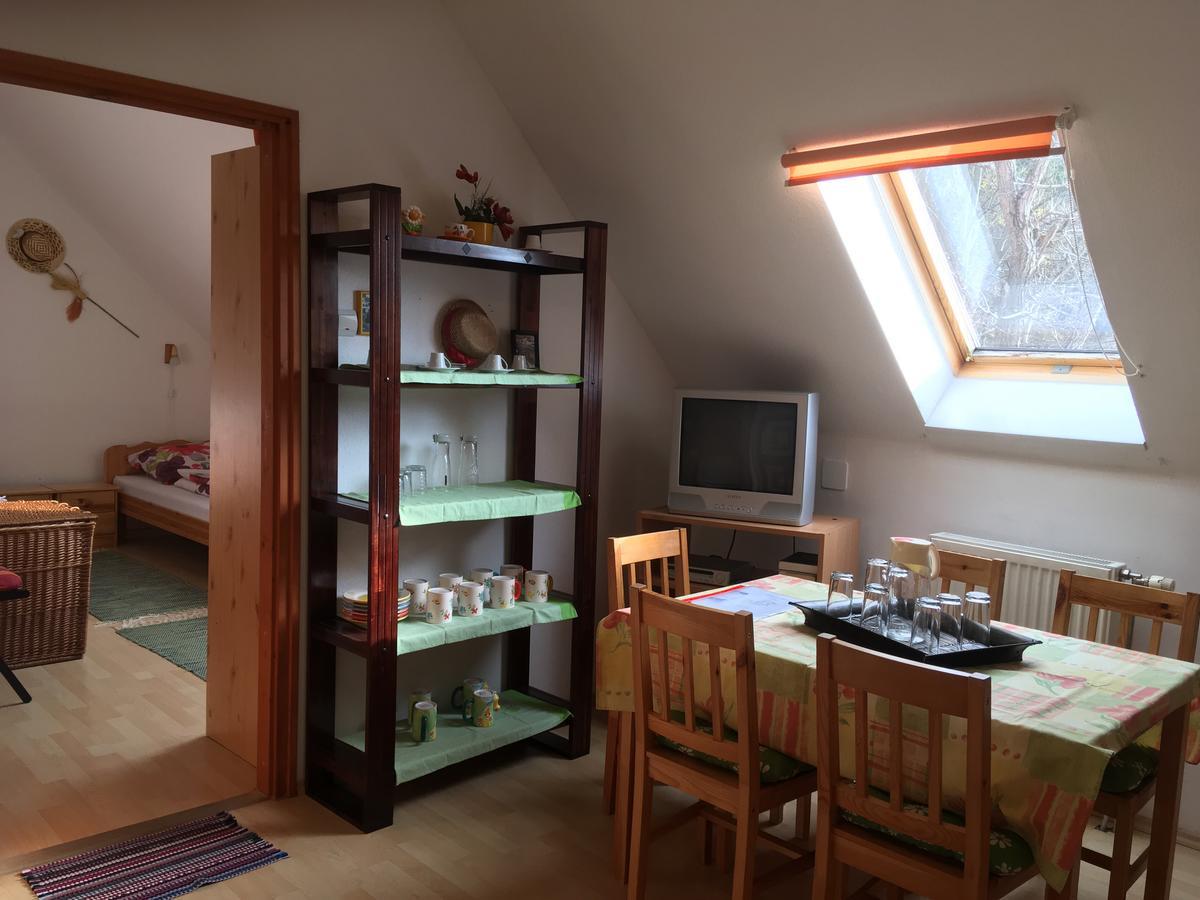 Bakonyi Apartmanház Eplény Esterno foto