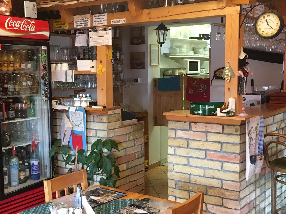 Bakonyi Apartmanház Eplény Esterno foto