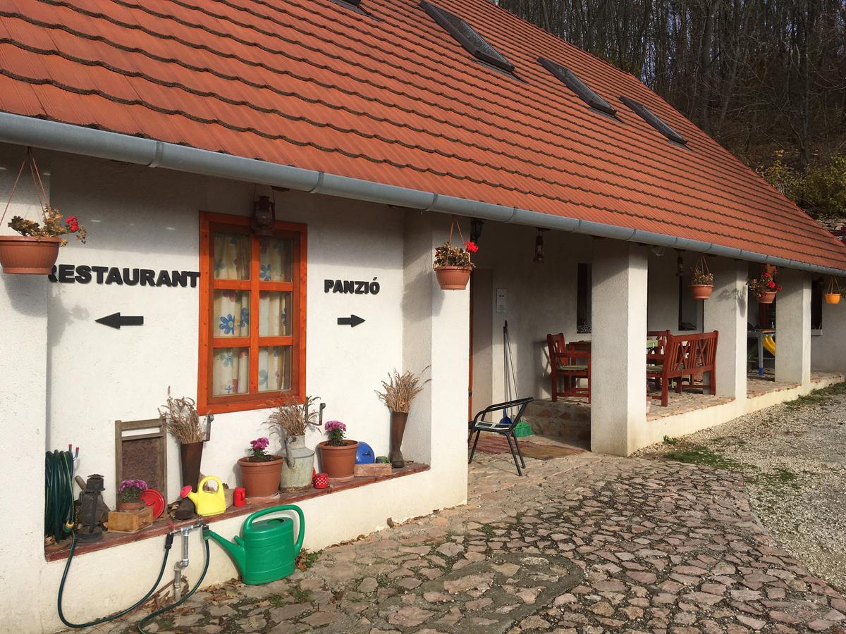Bakonyi Apartmanház Eplény Esterno foto