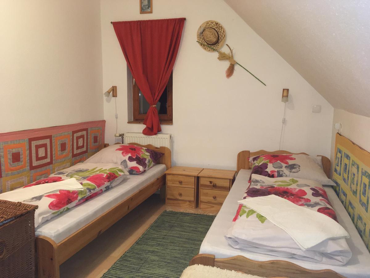 Bakonyi Apartmanház Eplény Esterno foto